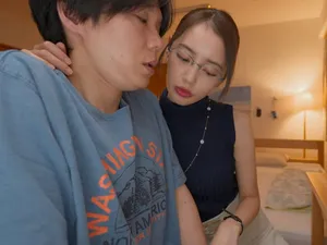 Cái lồn và cái đít siêu mềm mại của cô gái 18 tuổi