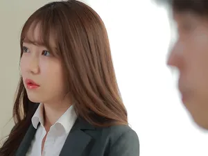 Bố dượng làm tình đứa con gái sắp kết hôn ngay bên cạnh ông chồng sắp cưới