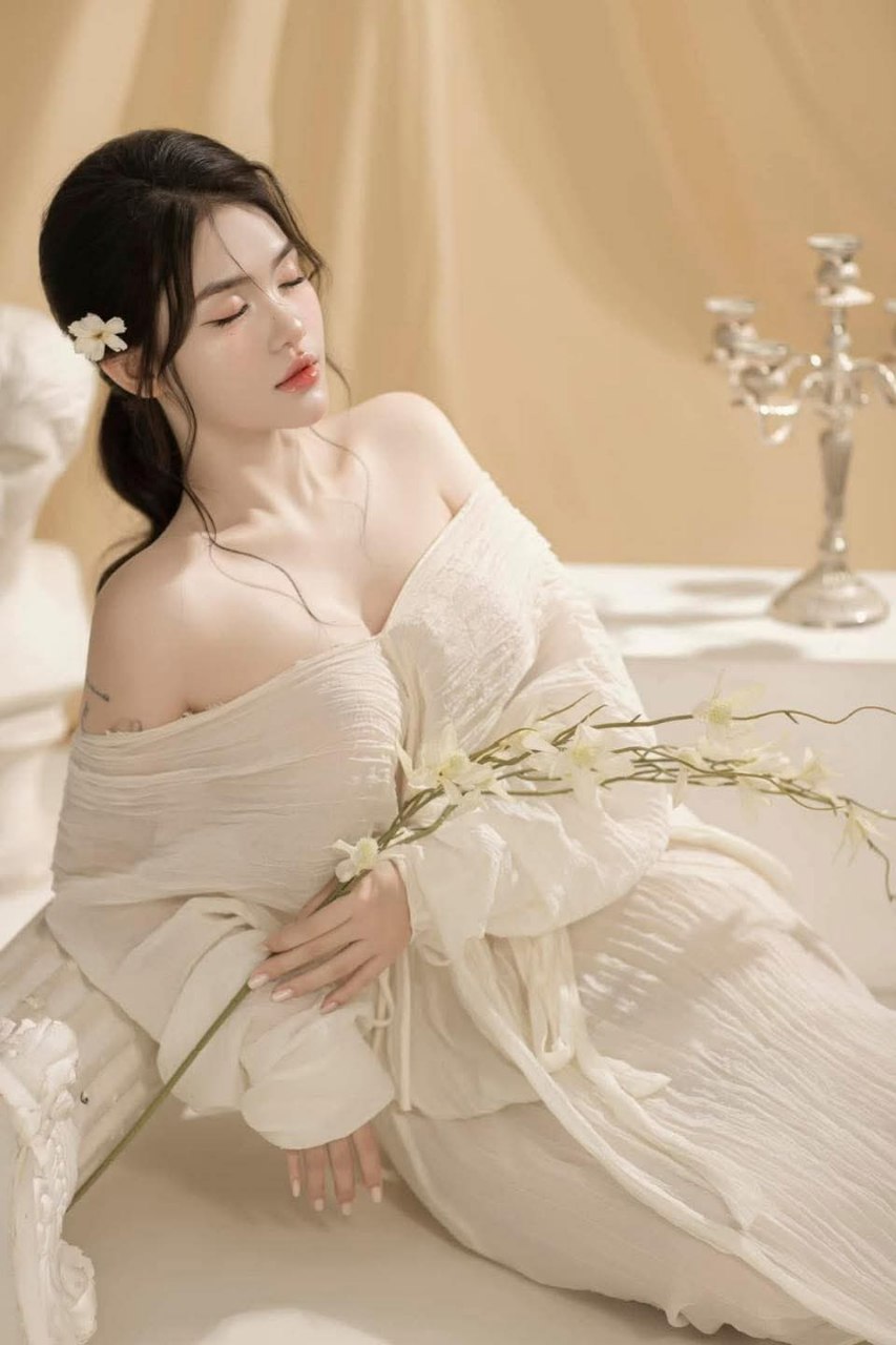 Qua nhà bạn chơi, “chơi” luôn má bạn vietsub